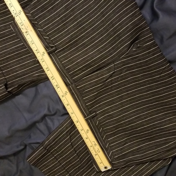 Stretch Pinstripe Capris Pants by Larry Levine - Picture 5 of 9